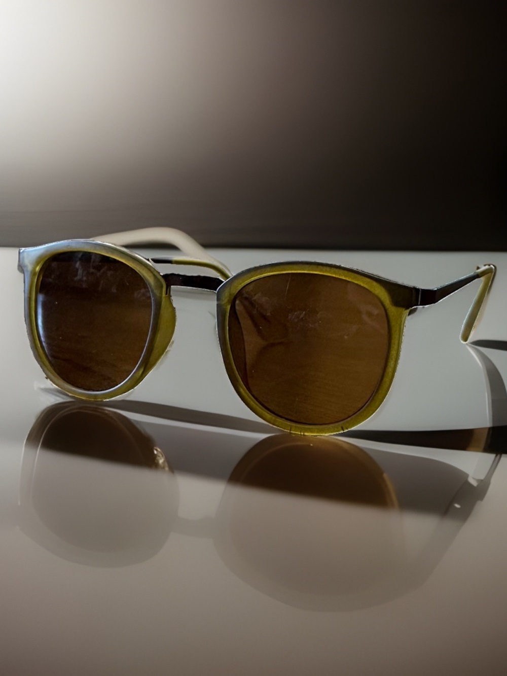 Vince Camuto Olive Green Retro Sunglasses 🕶️